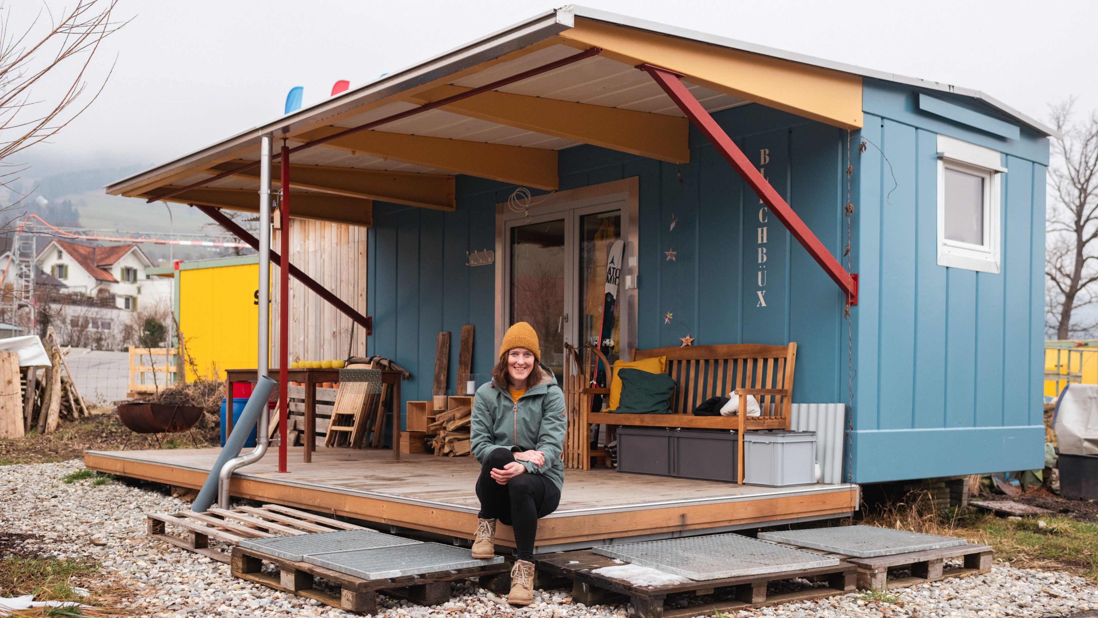 Janine Klingenstein in ihrem Tiny House in Altstätten SG. Januar 2022. Foto: Mattias Nutt