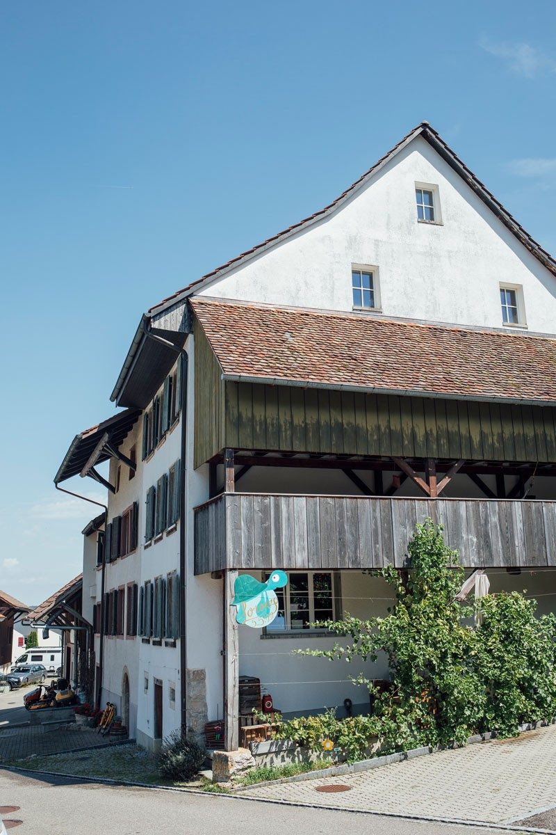 Façade extérieure d’une maison vielle de 188 ans rénovée.